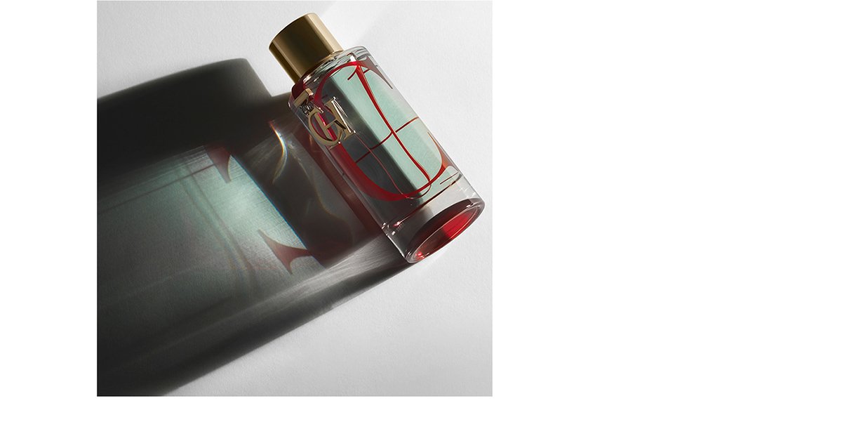 Carolina Herrera高端礦泉水品牌品牌設(shè)計(jì)欣賞，高端礦泉水品牌，礦泉水品牌設(shè)計(jì)，礦泉水品牌策劃，礦泉水品牌全案策劃，礦泉水品牌形象塑造，食品品牌設(shè)計(jì)，食品品牌策劃，深圳品牌設(shè)計(jì)，深圳品牌策劃，深圳品牌全案策劃，深圳品牌形象塑造，左右格局